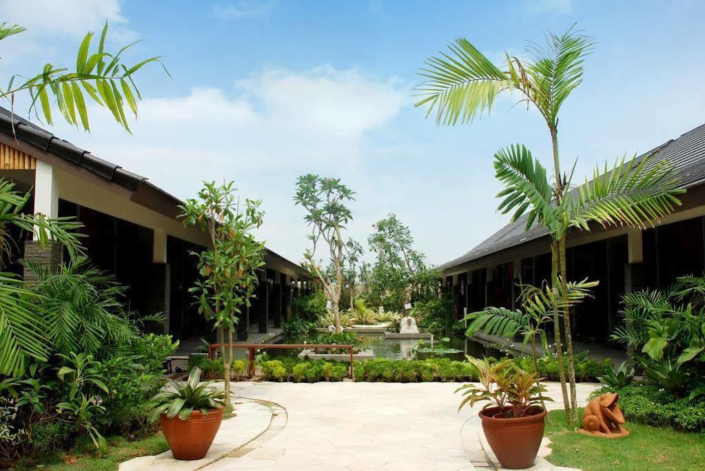 Rumah Kito Resort Hotel Jambi By Waringin Hospitality Екстериор снимка